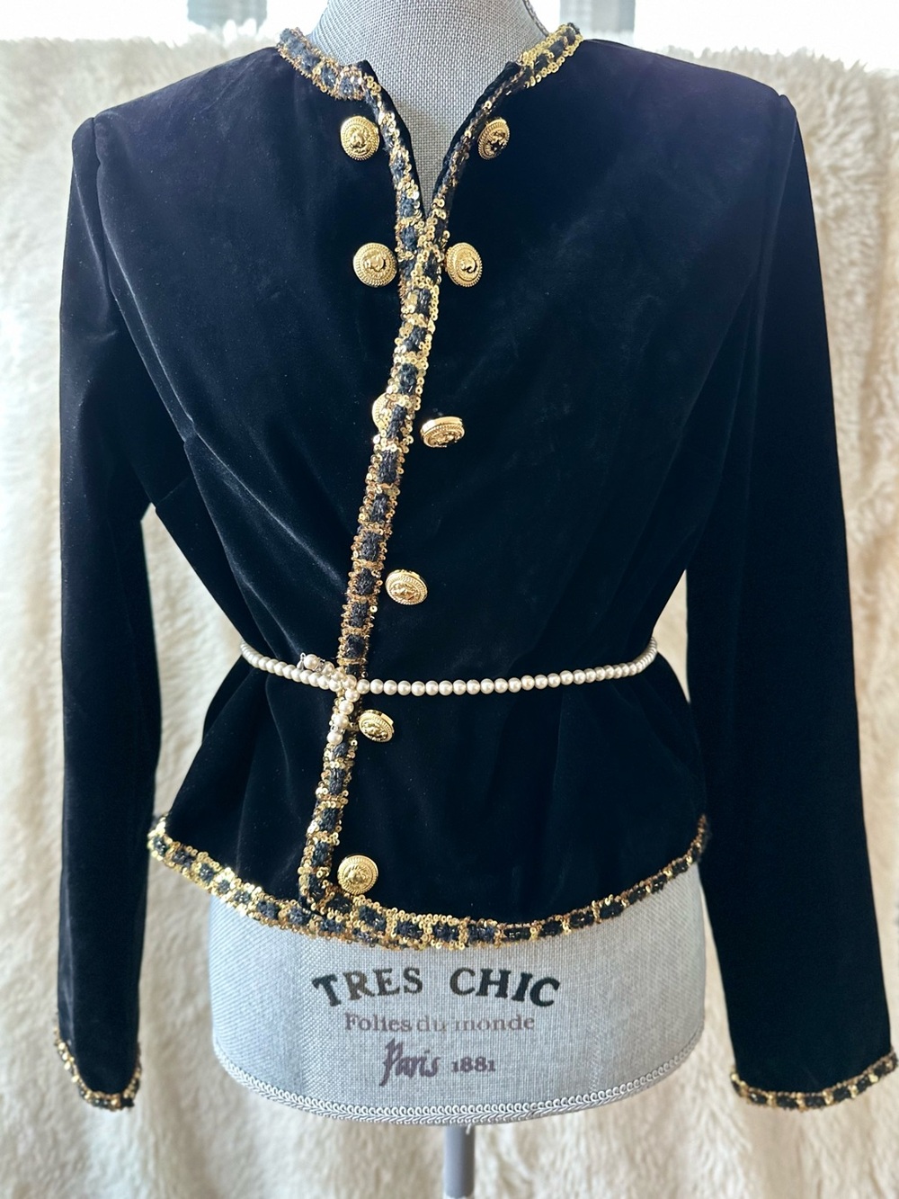 Oshoplive Cropped Blk Velvet Collarless Jacket Dbl-Breasted Button Sequins Trim